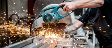 Praktikum in der Metall-Industrie: Herausforderung für Querdenker, Mathematiker und Handwerker