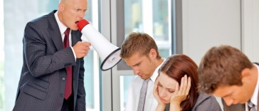 Hilfe! Mein Chef ist ein Psycho! - Mit diesen Tipps überstehst du dein Praktikum trotzdem